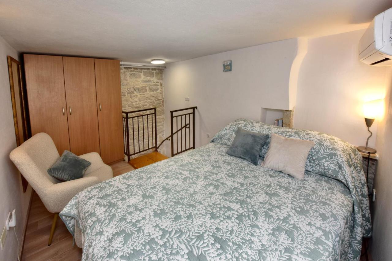 Ginger Apartment