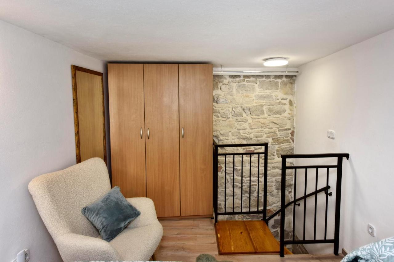 Ginger Apartment